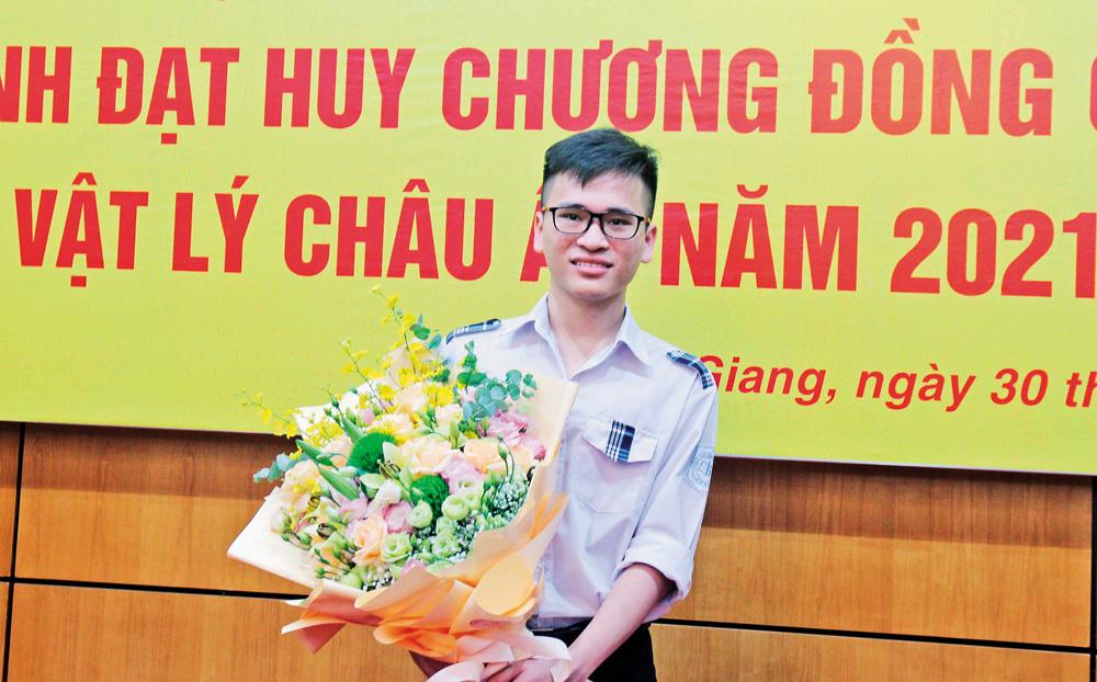 sự kiện, th&agrave;nh tựu