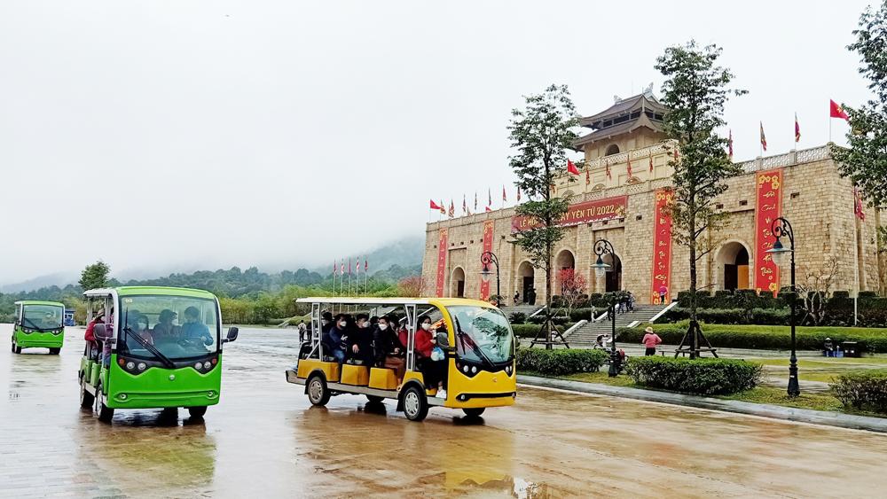 Du khách tham quan Khu du lịch tâm linh - sinh thái Tây Yên Tử. Ảnh: Xuân Thỏa. Du khách tham quan Khu du lịch tâm linh - sinh thái Tây Yên Tử. Ảnh: Xuân Thỏa.