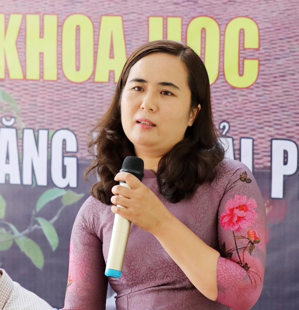 Tiến sĩ Tạ Thị Tâm phát biểu đề dẫn. Tiến sĩ Tạ Thị Tâm phát biểu đề dẫn.