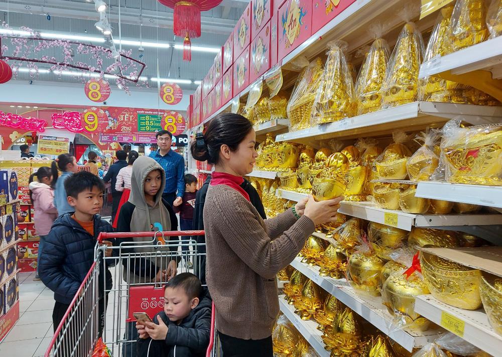 Người dân mua sắm tại Trung tâm Thương mại GO! Bắc Giang. Người dân mua sắm tại Trung tâm Thương mại GO! Bắc Giang.