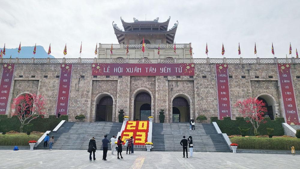 Du khách tham quan Khu Du lịch tâm linh, sinh thái Tây Yên Tử (Sơn Động) ngày 1/1/ 2023. Du khách tham quan Khu Du lịch tâm linh, sinh thái Tây Yên Tử (Sơn Động) ngày 1/1/ 2023.