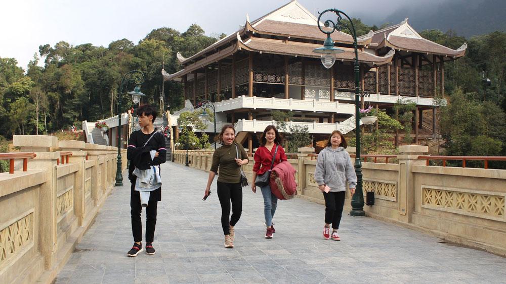 Khách tham quan khu Khu Du lịch tâm linh, sinh thái Tây Yên Tử (Sơn Động). Khách tham quan khu Khu Du lịch tâm linh, sinh thái Tây Yên Tử (Sơn Động).