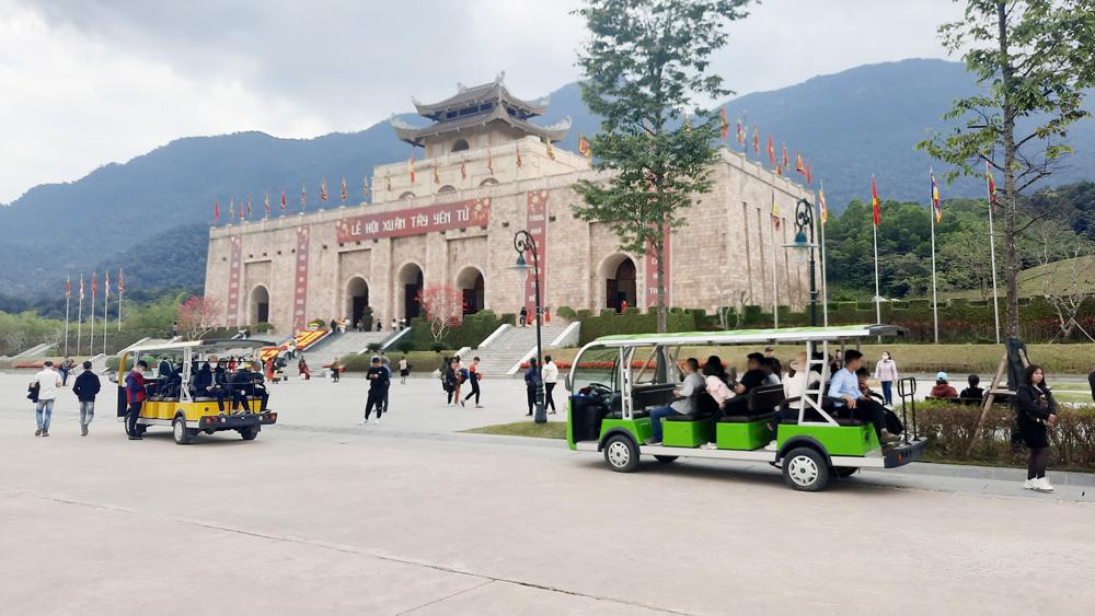 Phương tiện vận chuyển du khách lên nhà ga cáp treo tại Khu du lịch tâm linh - sinh thái Tây Yên Tử vận hành liên tục. Phương tiện vận chuyển du khách lên nhà ga cáp treo tại Khu du lịch tâm linh - sinh thái Tây Yên Tử vận hành liên tục.