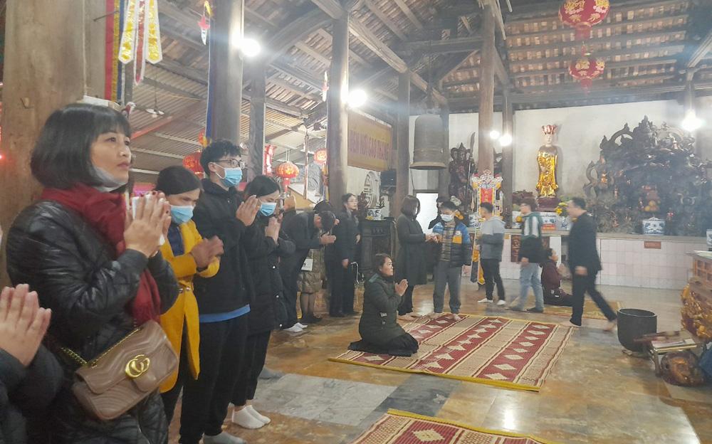 Nhiều người dân đến chùa Hồng Phúc, phường Trần Nguyên Hãn (TP Bắc Giang) lễ Phật. Nhiều người dân đến chùa Hồng Phúc, phường Trần Nguyên Hãn (TP Bắc Giang) lễ Phật.