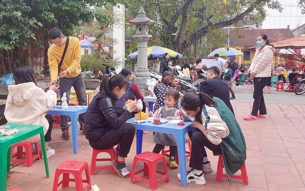 Hoạt động văn hóa, vui chơi được tổ chức tại chùa Vẽ, phường Thọ Xương (TP Bắc Giang). Hoạt động văn hóa, vui chơi được tổ chức tại chùa Vẽ, phường Thọ Xương (TP Bắc Giang).