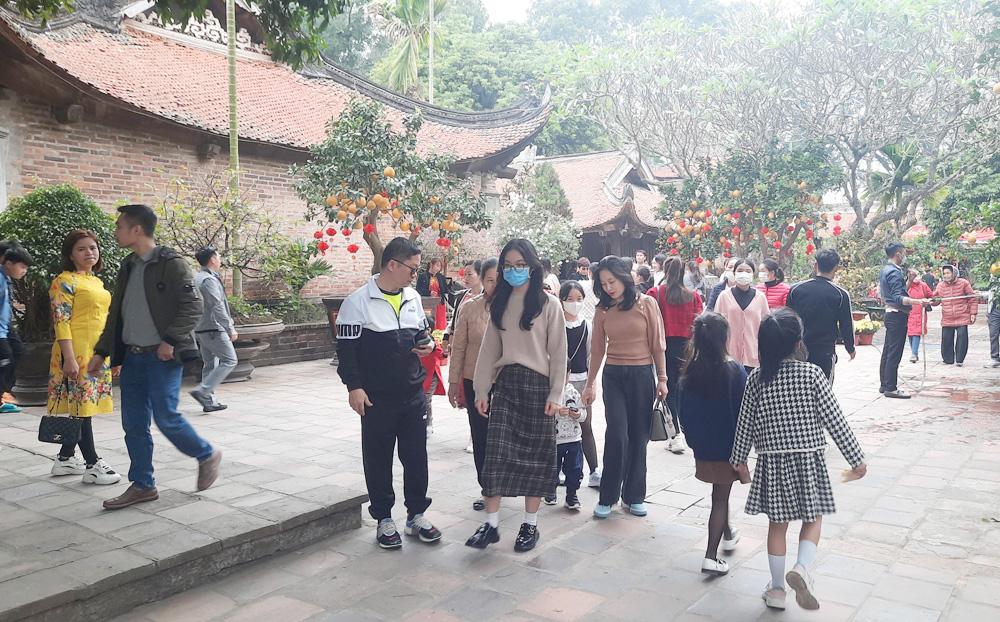 Trung bình mỗi ngày chùa Vĩnh Nghiêm (Yên Dũng) có khoảng 6 nghìn lượt du khách trong và ngoài tỉnh chiêm bái, vãn cảnh. Trung bình mỗi ngày chùa Vĩnh Nghiêm (Yên Dũng) có khoảng 6 nghìn lượt du khách trong và ngoài tỉnh chiêm bái, vãn cảnh.