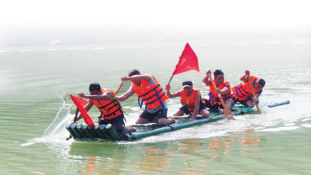 Đua mảng trên hồ Khe Chảo. Đua mảng trên hồ Khe Chảo.