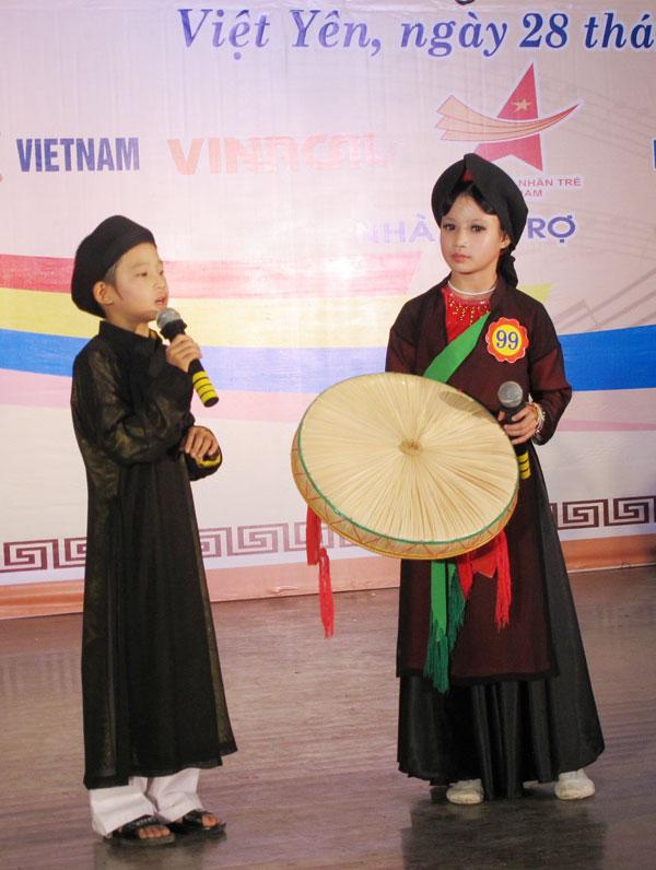 Liền anh, liền chị “nhí” . Liền anh, liền chị “nhí” .