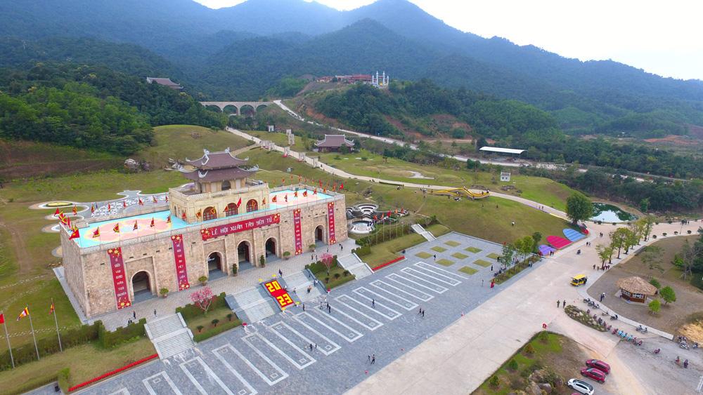 Khu du lịch tâm linh, sinh thái Tây Yên Tử (Sơn Động) đang là điểm đến hấp dẫn du khách trong và ngoài tỉnh. Khu du lịch tâm linh, sinh thái Tây Yên Tử (Sơn Động) đang là điểm đến hấp dẫn du khách trong và ngoài tỉnh.