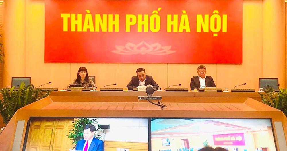 Chủ tịch UBND thành phố Hà Nội Trần Sỹ Thanh cùng lãnh đạo các sở, ngành dự hội nghị tại điểm cầu thành phố Hà Nội. Chủ tịch UBND thành phố Hà Nội Trần Sỹ Thanh cùng lãnh đạo các sở, ngành dự hội nghị tại điểm cầu thành phố Hà Nội.
