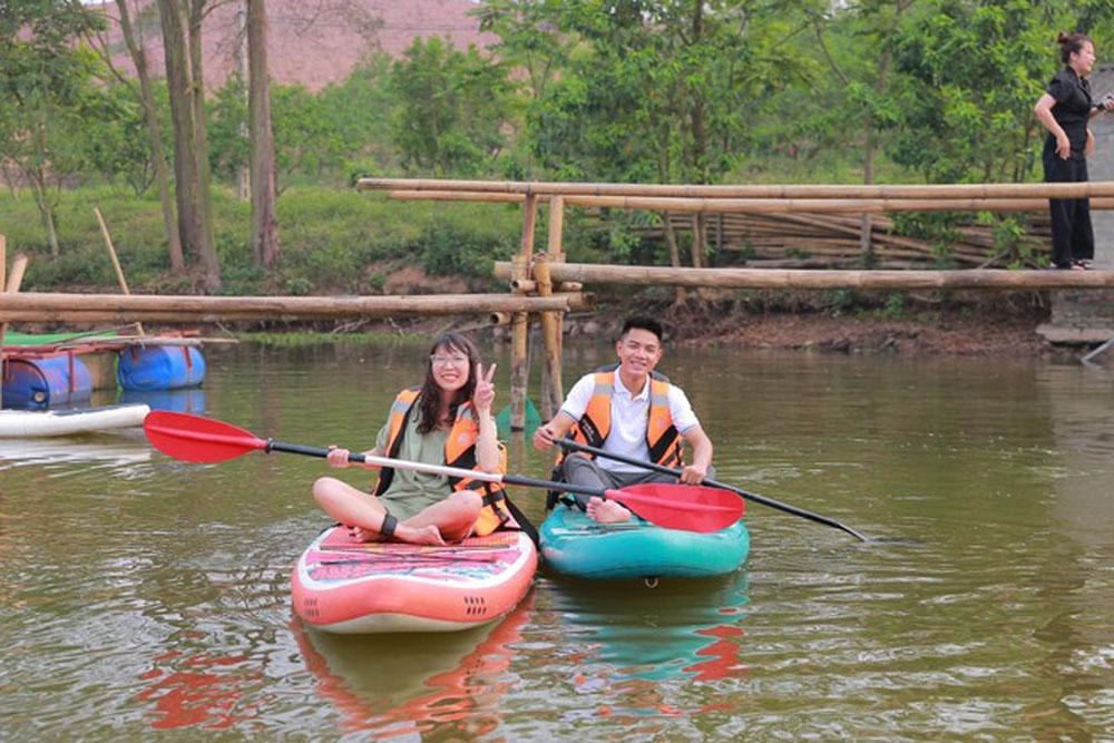 Chèo Kayak trên hồ Bầu Lầy. Chèo Kayak trên hồ Bầu Lầy.