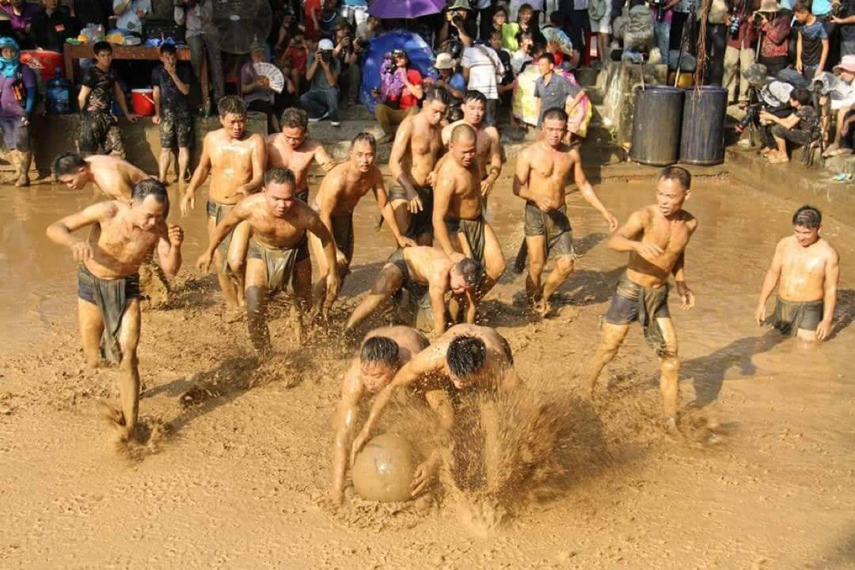 ĐỘC ĐÁO LỄ HỘI VẬT CẦU NƯỚC LÀNG VÂN