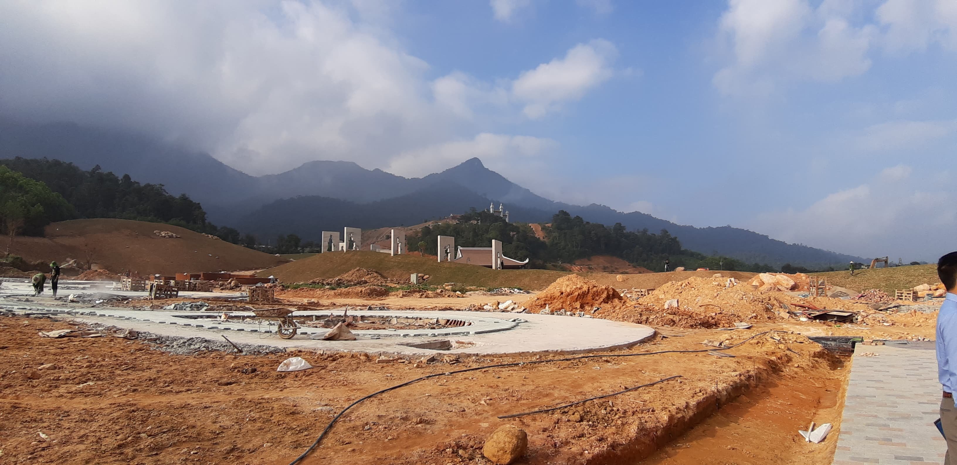 Trên công trường khu du lịch tâm linh - sinh thái Tây Yên Tử những ngày cuối năm