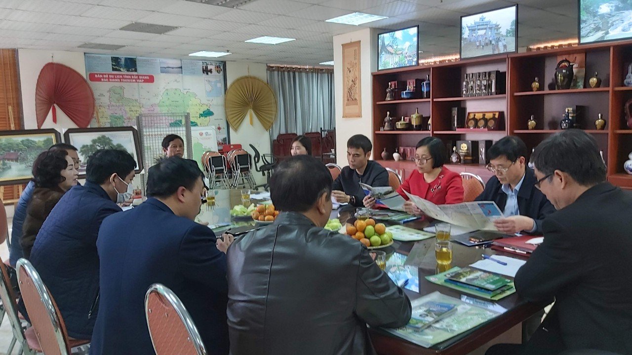 Hiệp hội Du lịch triển khai hỗ trợ hướng dẫn viên gặp khó khăn do đại dịch covid- 19